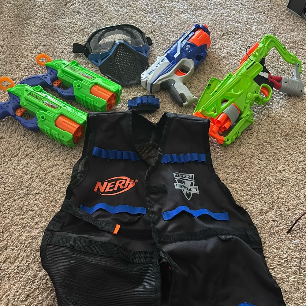 NERF Bundle Elite Gun Outbreaker Bow Mask Wristband Jacket Adventure Force Guns